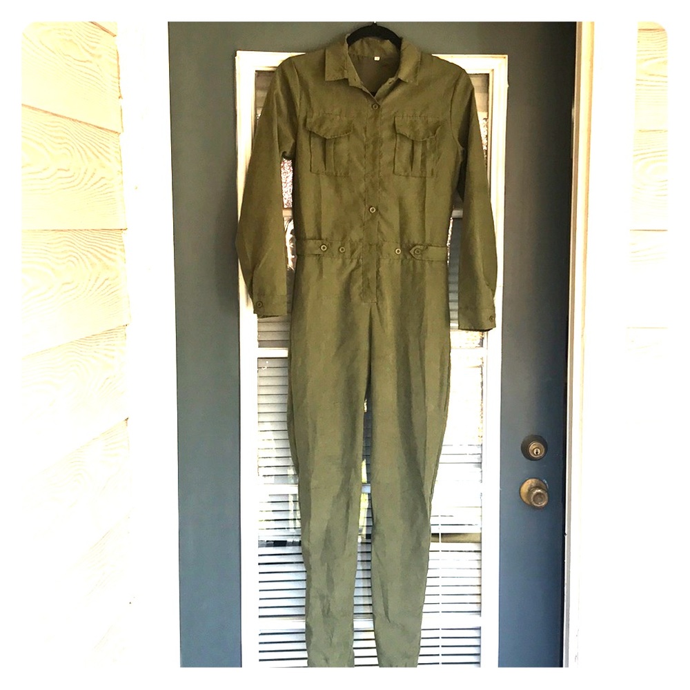 Hunter green jumpsuit Medium